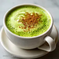 Cinnamon Matcha Tea with Almond Milk: Ready in 5 Minutes